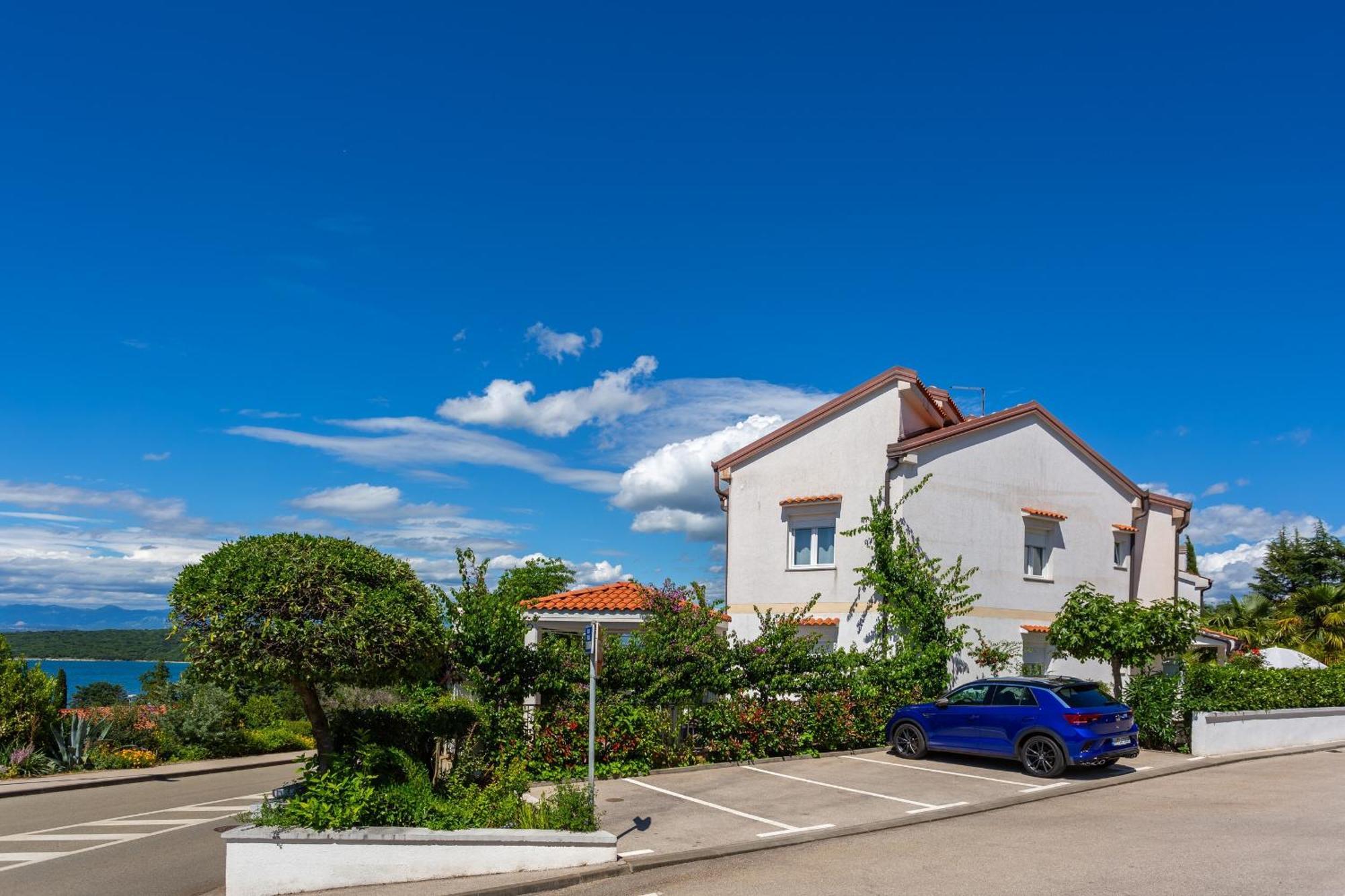 Apartments By The Sea Njivice, Krk - 5295 Kültér fotó